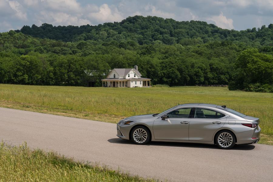  Lexus ES350 2018 года  (NA) (фото 14 из 15)